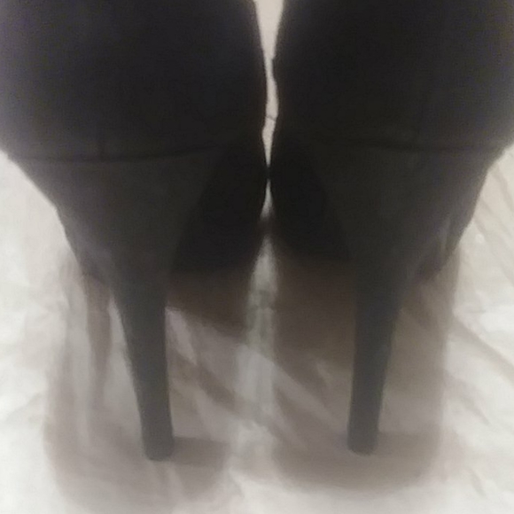Zara Basic Suede Zip Heels - Picture 5 of 6